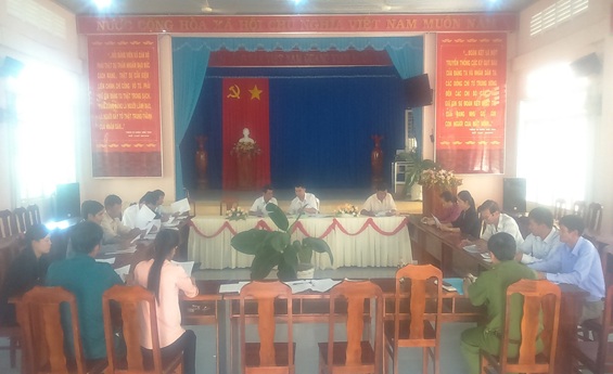 Thường trực HĐND xã Thạnh Bắc huyện Tân Biên tiến hành khảo sát về công tác đăng ký và xét gia đình văn hóa năm 2016