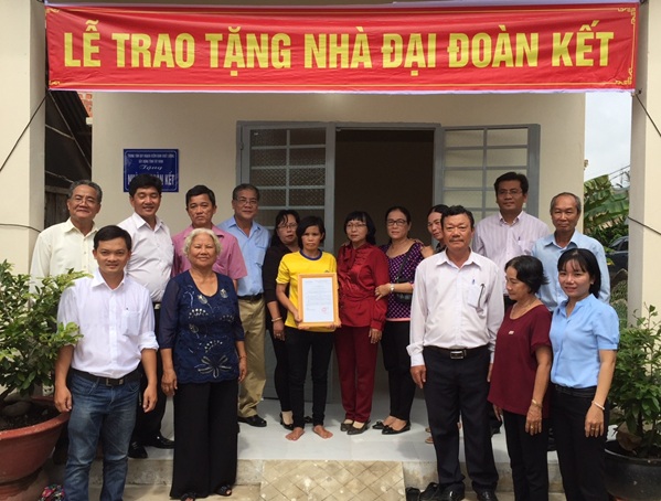 Hòa Thành:  Trao nhà đại đoàn kết và mái ấm người cao tuổi tại xã Long Thành Trung