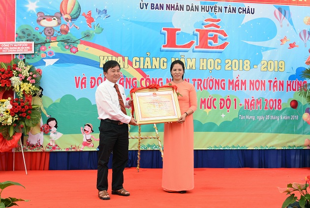Thường trực HĐND huyện: Tham dự lễ khai giảng năm học mới tại Trường mầm non Tân Hưng