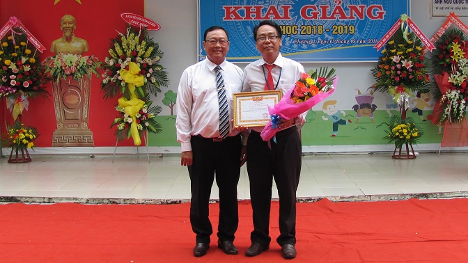 Trường tiểu học Kim Đồng được công nhận danh hiệu Tập thể Lao động Xuất sắc năm học 2017-2018