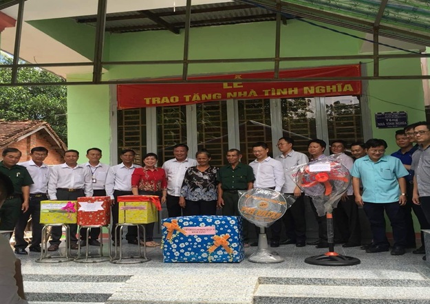 Đoàn Đại biểu Quốc hội đơn vị tỉnh Tây Ninh: Trao tặng nhà tình nghĩa tại xã Cầu Khởi, huyện Dương Minh Châu