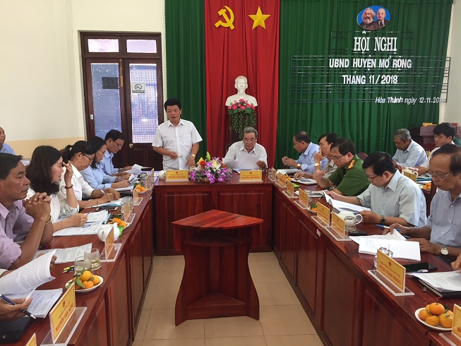 UBND Hoà Thành, thảo luận nhiều nội dung chuẩn bị trình HĐND huyện