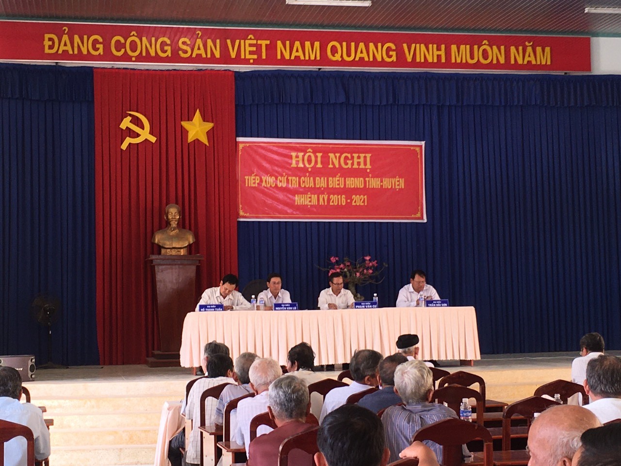 Đại biểu HĐND tỉnh: Tiếp xúc cử tri sau kỳ họp thứ 14 trên địa bàn xã Long Khánh, Long Thuận