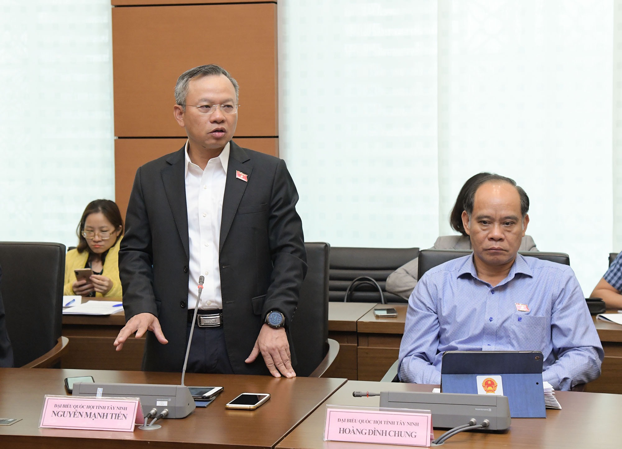 DBQH Nguyen Manh Tien phat bieu tai phien thao luan To.jpg