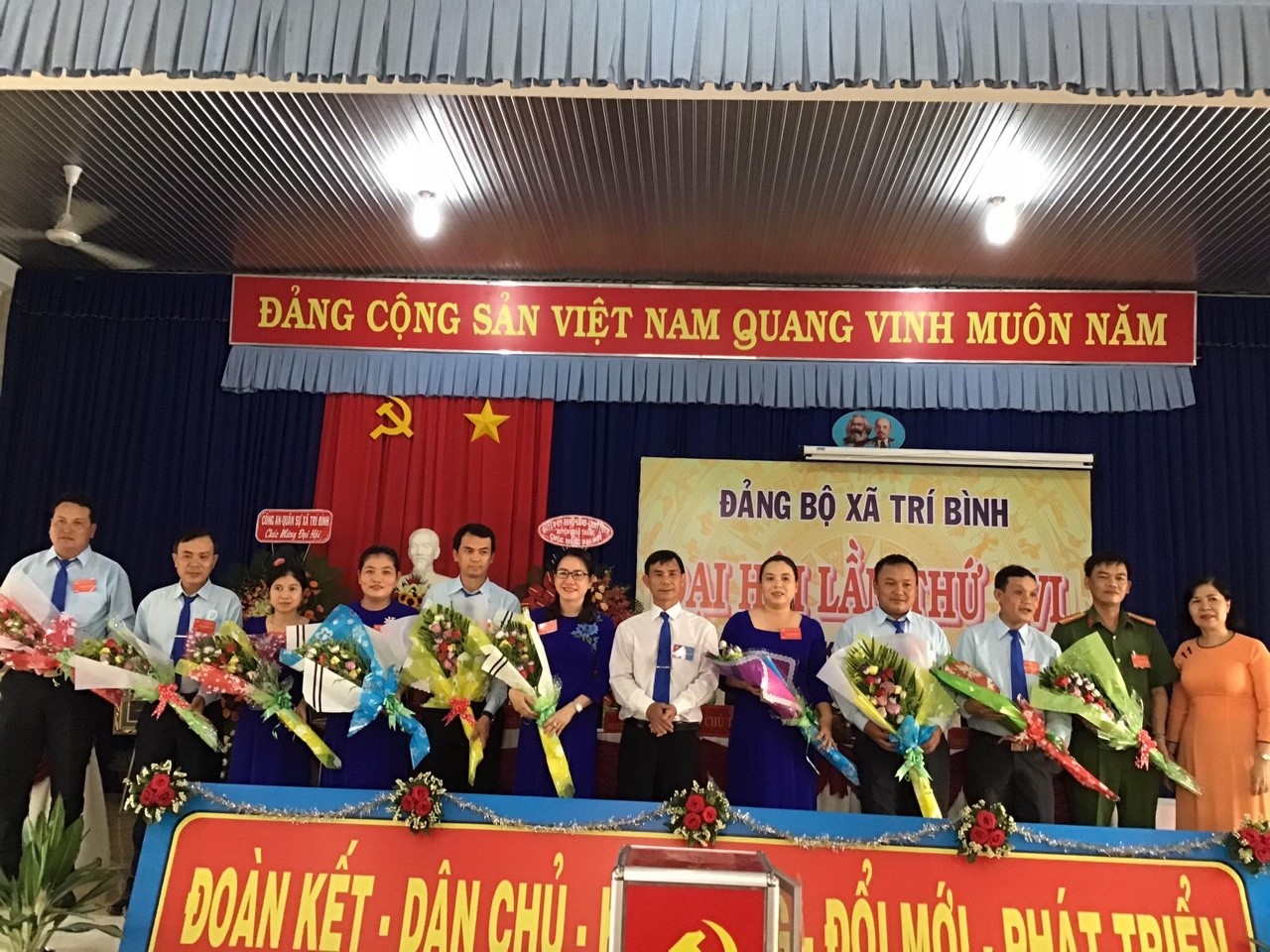 DaiHoiDangBoXaTriBinh-2.jpg