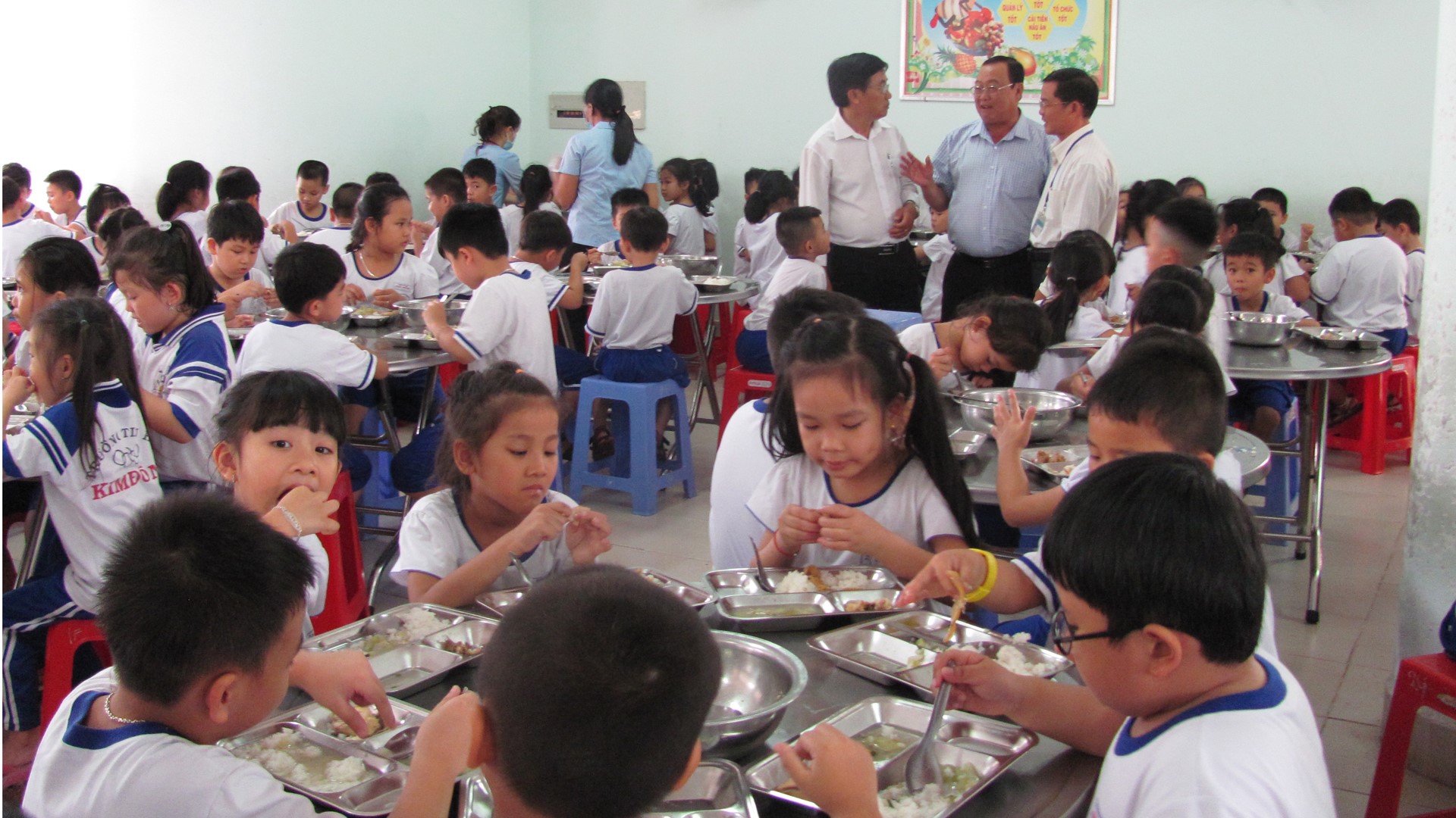HĐND Thành phố giám sát công tác đảm bảo vệ sinh an toàn thực phẩm đối với Trường Tiểu học Võ Thị Sáu và Trường Tiểu học Kim Đồng