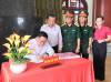 Trưởng ban Tuyên giáo và Dân vận Trung ương Nguyễn Trọng Nghĩa dâng hương tại Đền thờ liệt sĩ Long Khốt